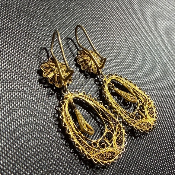 Elegant Victorian Sterling Gold Vermeil Filigree Drop Earrings  (1) - Picture 3 of 8